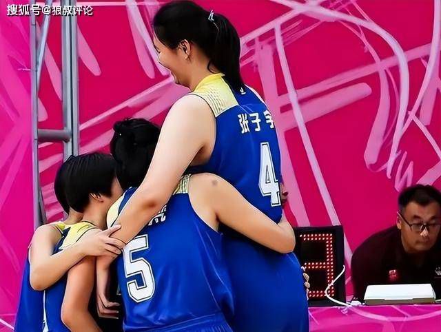 白丝女仆被震蛋折磨调教室