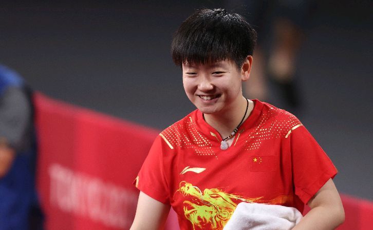 少妇无内裤下蹲露大唇92
