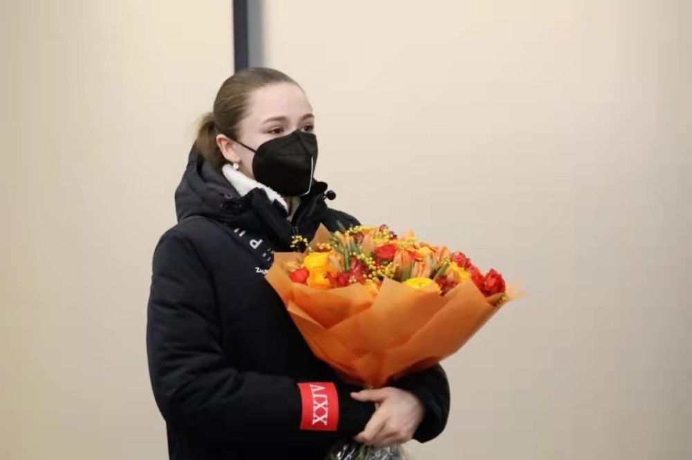 校花被惩罚下面放震蛋上课